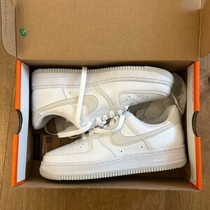 Women’s air force 1 white/photon dust W6.5